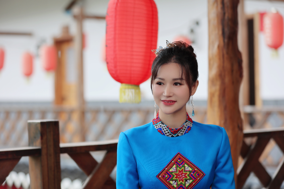 土家走出的姑娘呦 俊俏的模样八百里的夷水 名疆是清江最是长阳的水呀