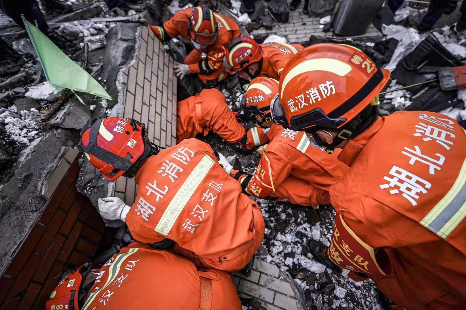 厉兵秣马谋打赢武汉消防开展跨区域地震救援实战演练