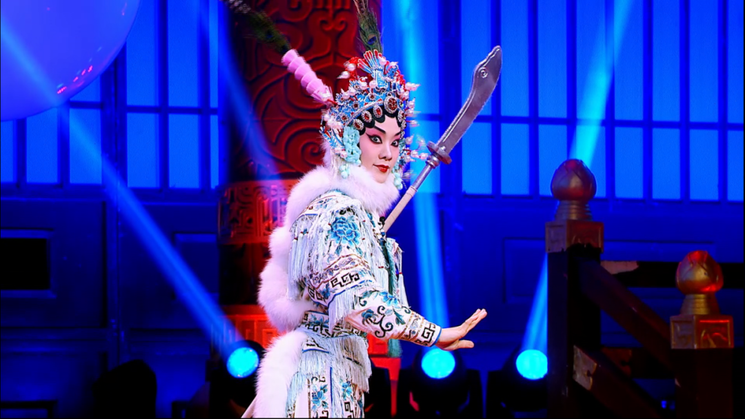 京剧《红桃山》也是自己最喜欢的武戏之一她准备的参赛剧目她是来自