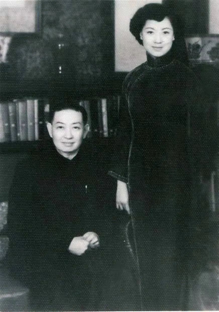 杜近芳原名陈玉华,1932年生于北京,原本是孤儿,生下来被送到唱戏的陈