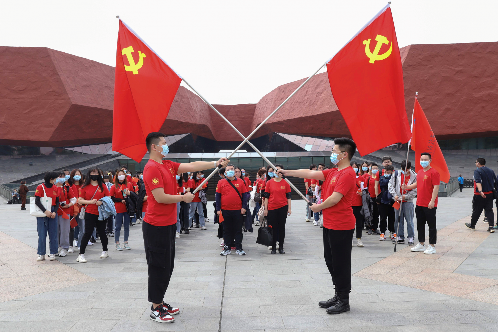 武汉红色广场男同图片