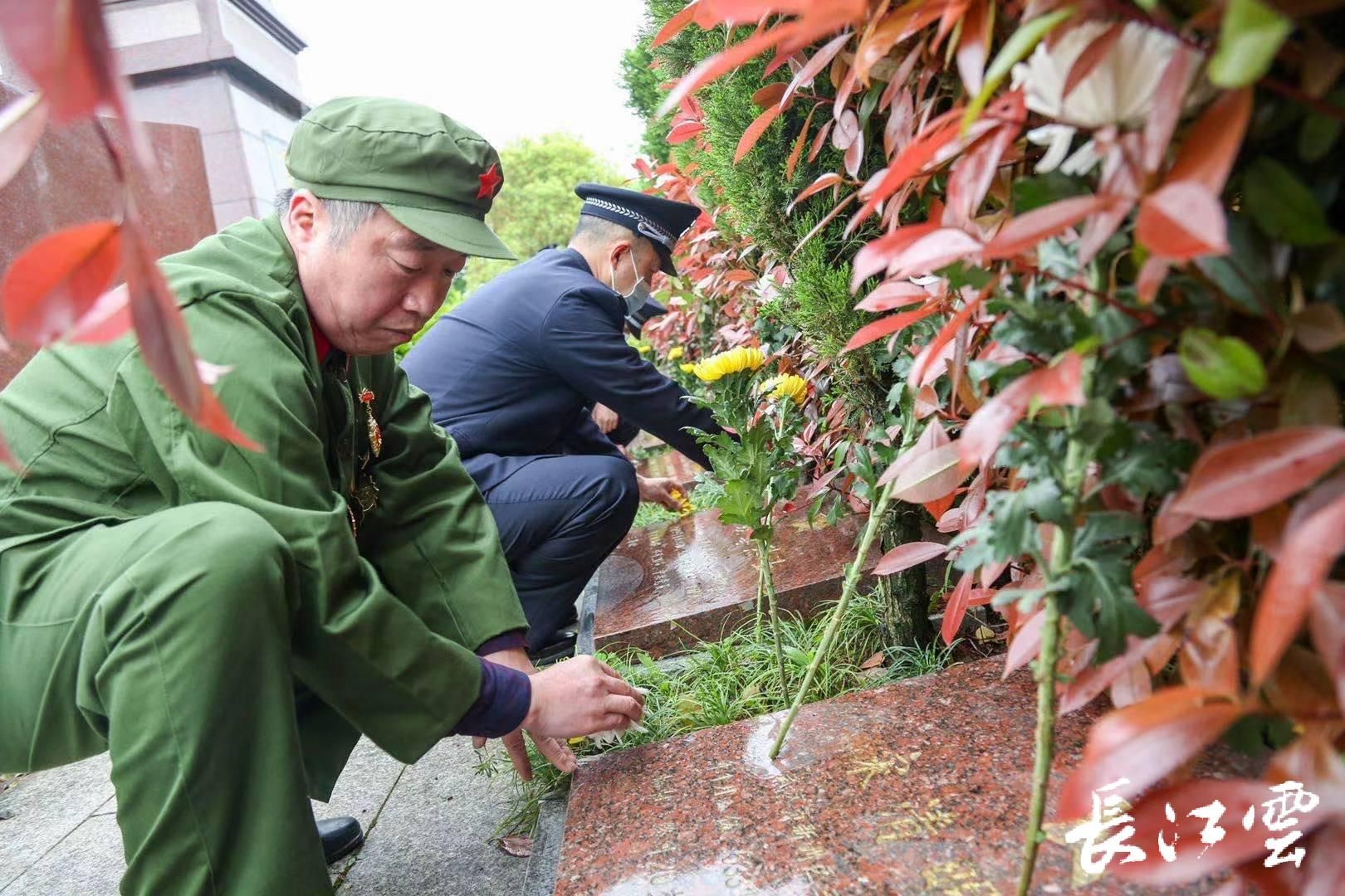 省优秀青年卫士,武汉市道德模范,越战老兵邱应发同志共同开展"学党史