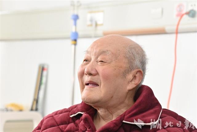 张富清深情告白生是党的人死是党的魂