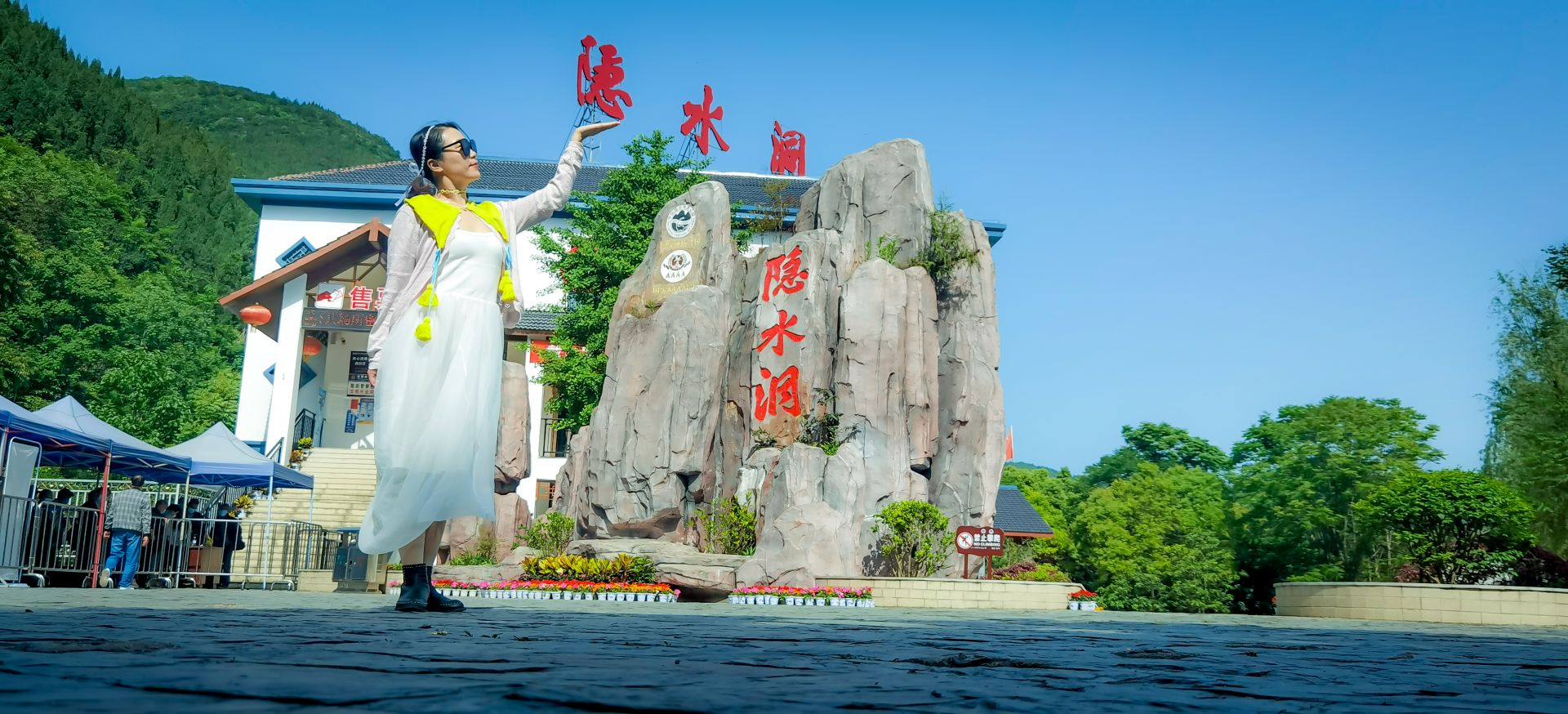 能乘船和坐火车的溶洞主播和摄影大咖五一探点最美隐水洞