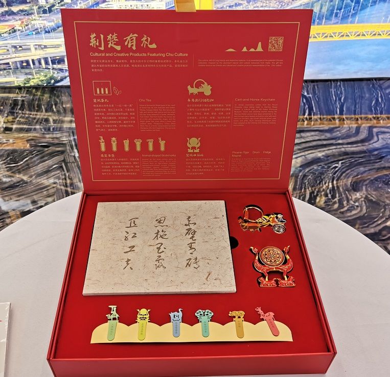 萌宠书签成为外交部湖北全球特别推介活动的伴手礼