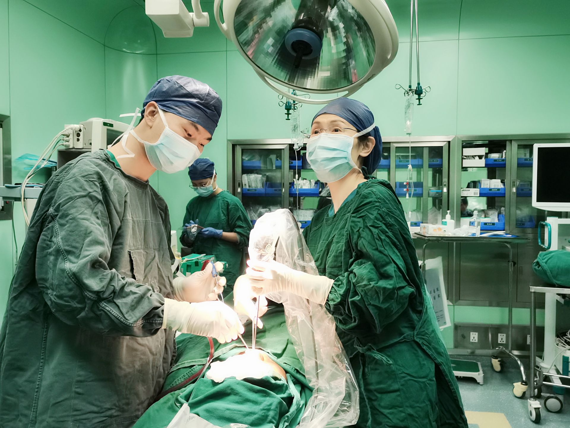 嗅觉不好原来是鼻息肉在作怪 鼻科专家巧施妙手帮他找回"味道"