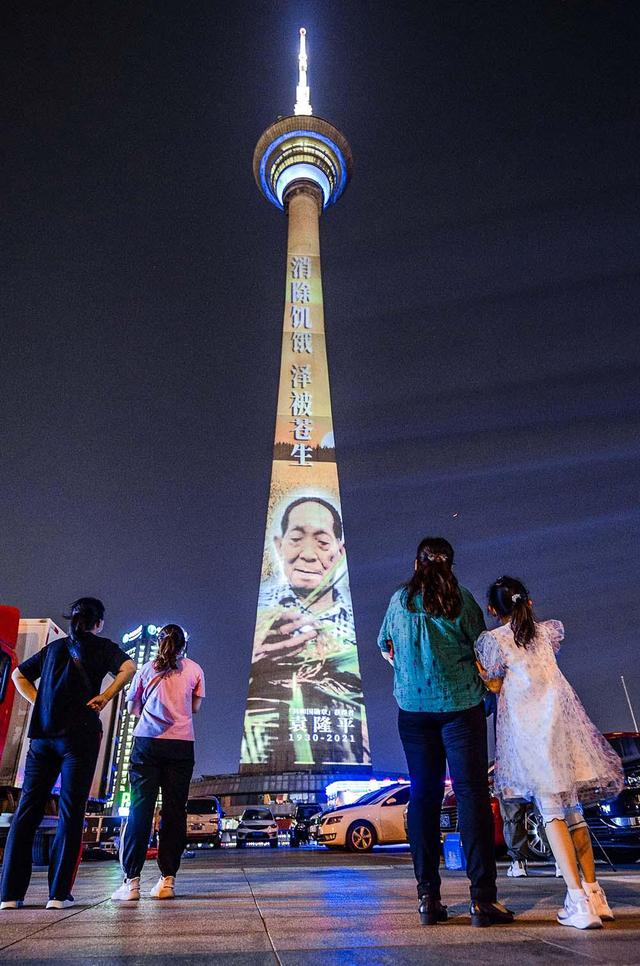 "袁爷爷,一路走好!"全国各地民众自发送别袁隆平