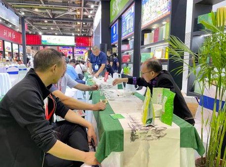 叶展 湖北网络广播电视台