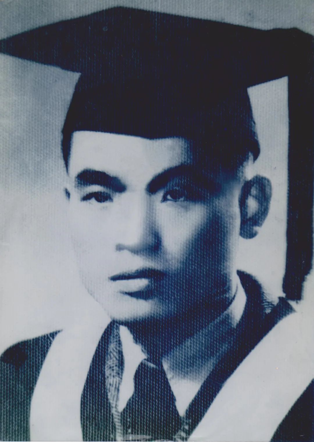 1920年,李雨农出生于医生家庭,遂少时便矢志从医.