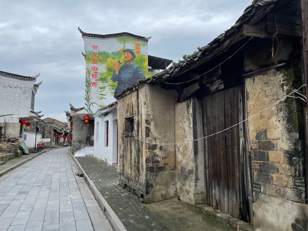 走进周老嘴:红色旗帜永飘扬!