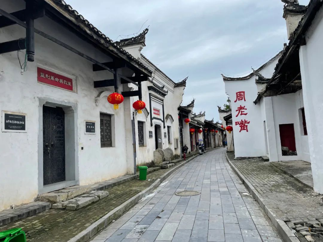 走进周老嘴:红色旗帜永飘扬!