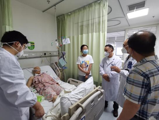 不良饮食致食道病变颗粒难进医生成功让胃兼职食道挽救患者