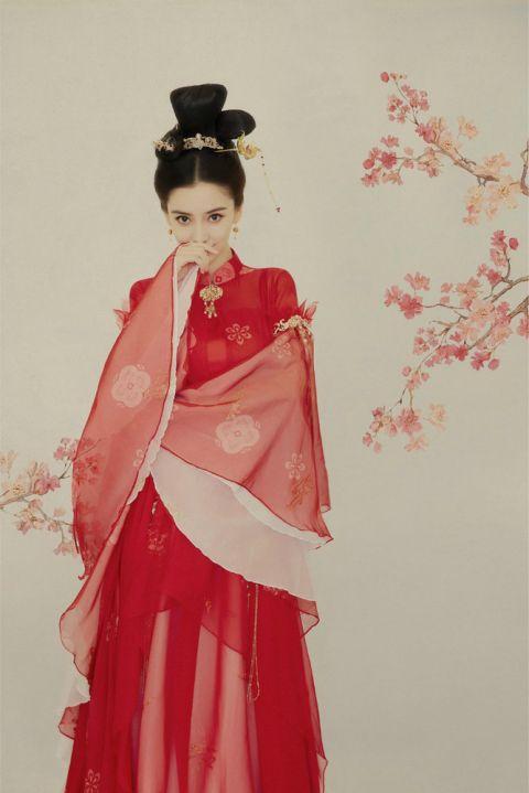 angelababy穿古风红衣头戴金簪嫣然一笑温婉动人