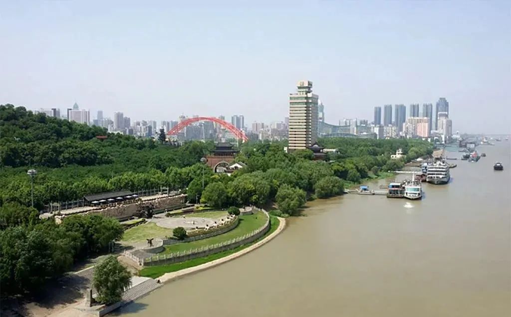 首次亮相武汉江北碧道全面完工沿江飘起蓝丝带