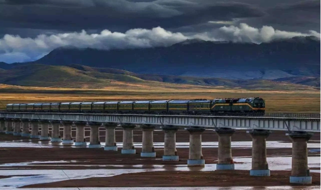 百年瞬间丨青藏铁路全线建成通车