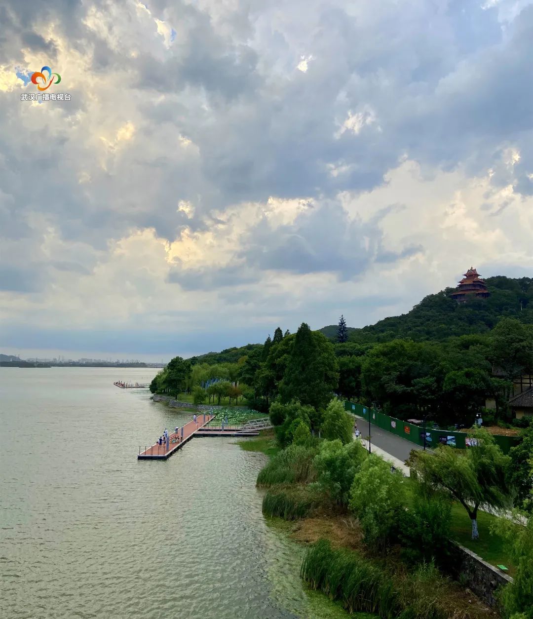 为了更好地让东湖治理全过程接受全社会的监督,东湖生态旅游风景区