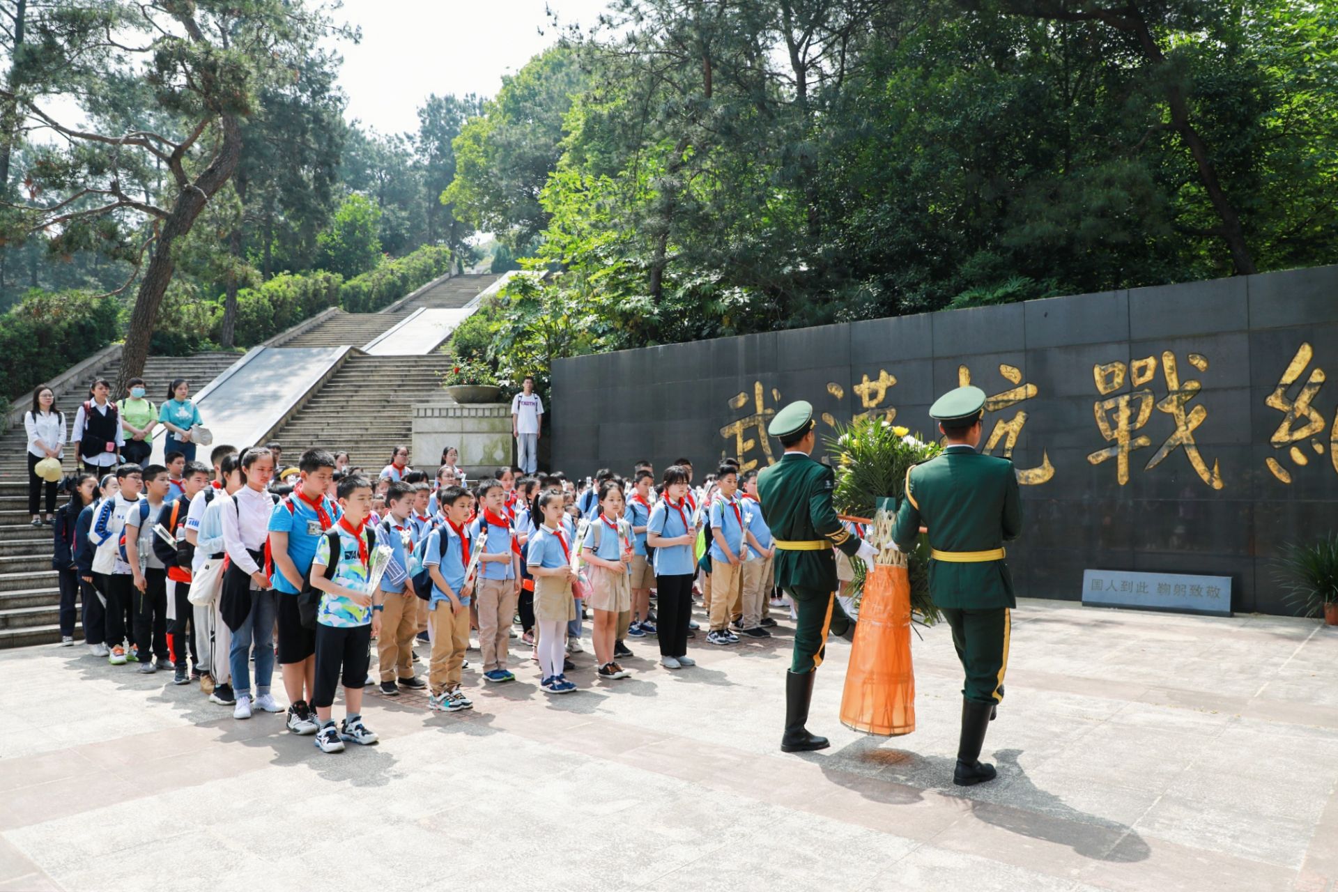 "挥毫泼墨心向党 红色基因我传扬—奥林小学献礼建党100周年第四站