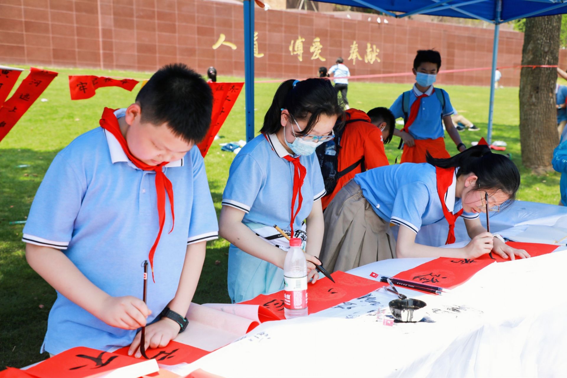 "挥毫泼墨心向党 红色基因我传扬—奥林小学献礼建党100周年第四站