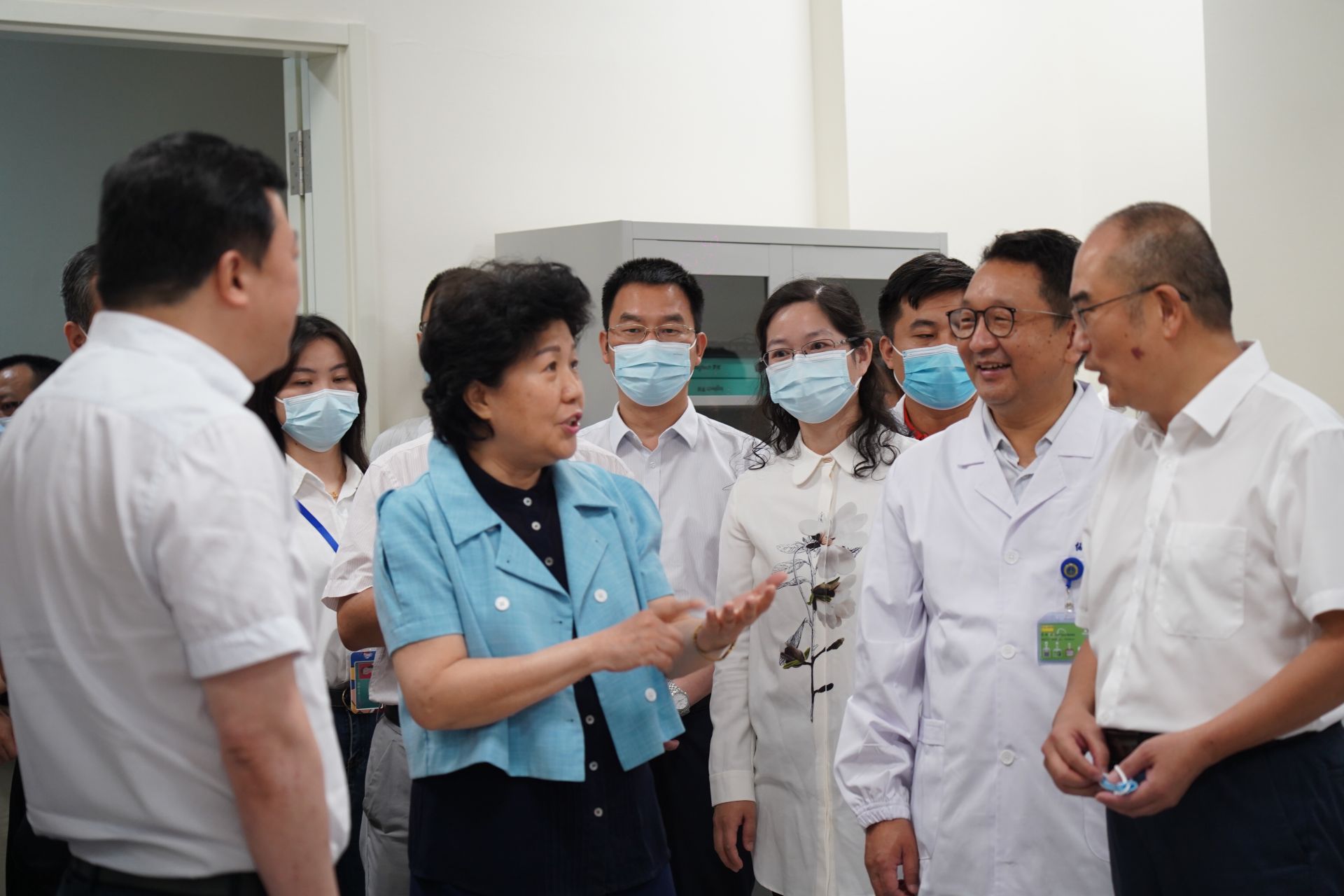 夏家红副院长共同为协和医院金银湖院区暨武汉临空港经济技术开发