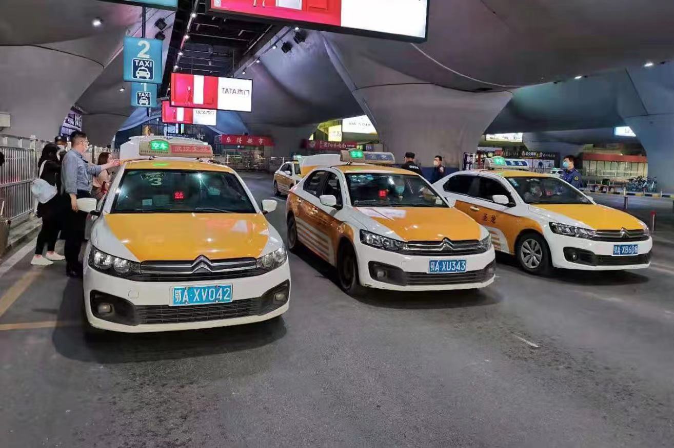 武汉出租车行业协会倡议为驾驶员减负