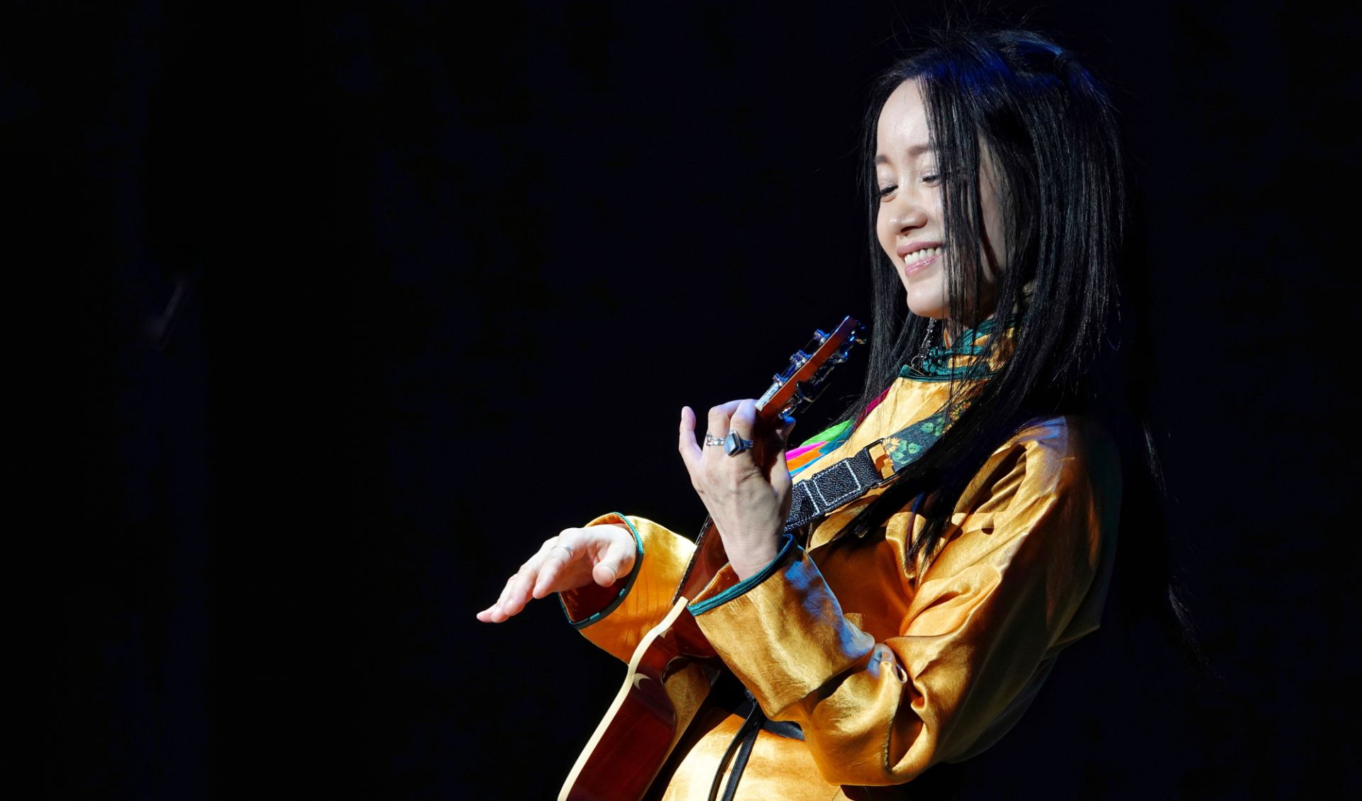 斯琴格日乐新单花儿为什么这样红正式上线音乐着的人何其幸运