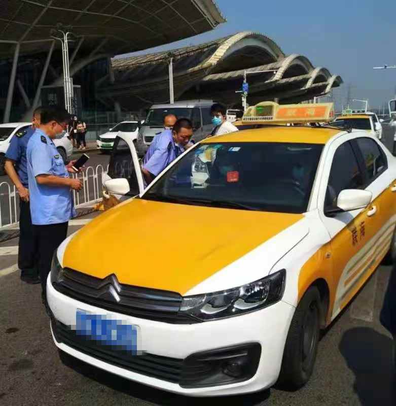查处无证网约车残破花出租车武汉加强节前客运整治保障节日出行安全