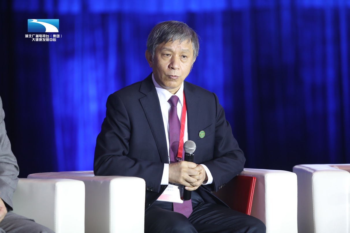 图为国际欧亚科学院院士,同济医院心血管内科汪道文教授最后,葛均波