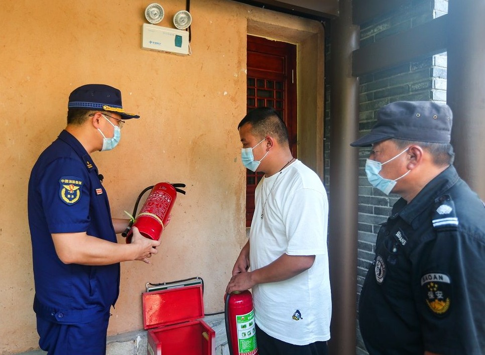 救援支队黄陂大队来到黄陂区野村谷景区开展消防安全检查及培训活动