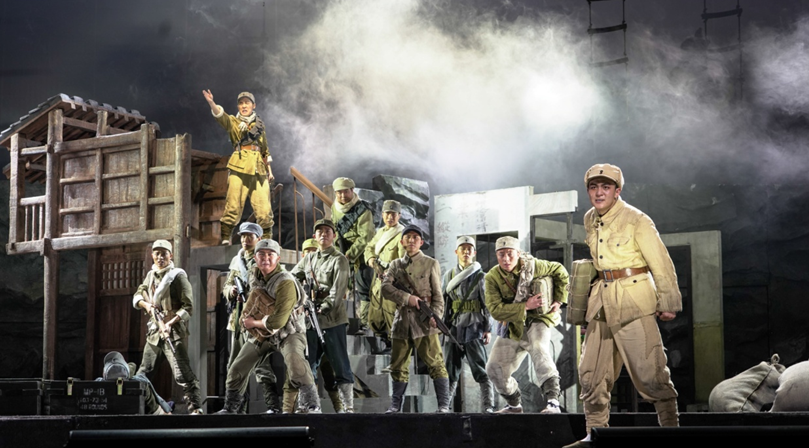 话剧《张富清》生动地呈现了"共和国勋章"获得者张富清在解放战争中