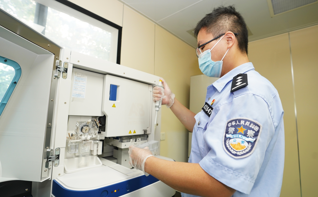 揭露犯罪,到追踪查处,技术队员们不仅主导了侦查办案,也同时还原了作