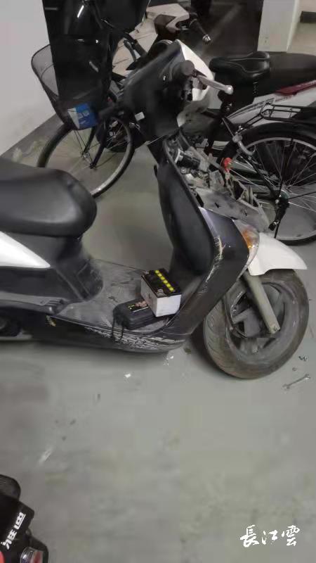 坏掉几个月的摩托竟被小偷修好了民警他是想将摩托车骑着偷走