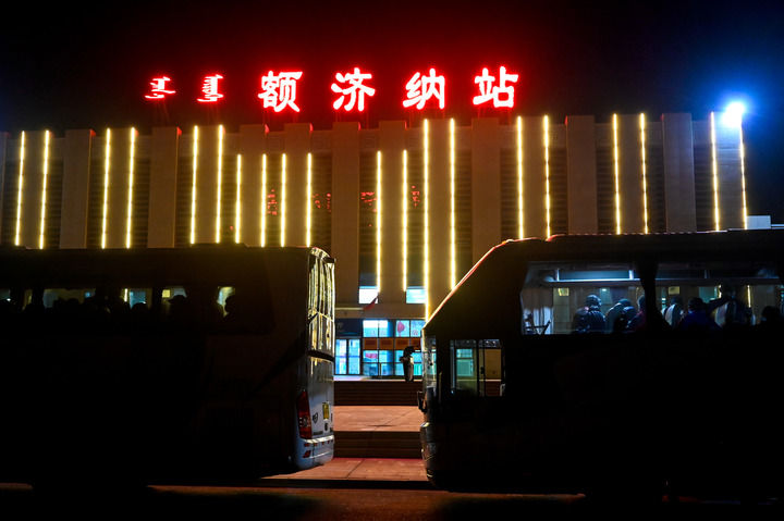 明年再来内蒙古额济纳旗首批滞留游客平安返程