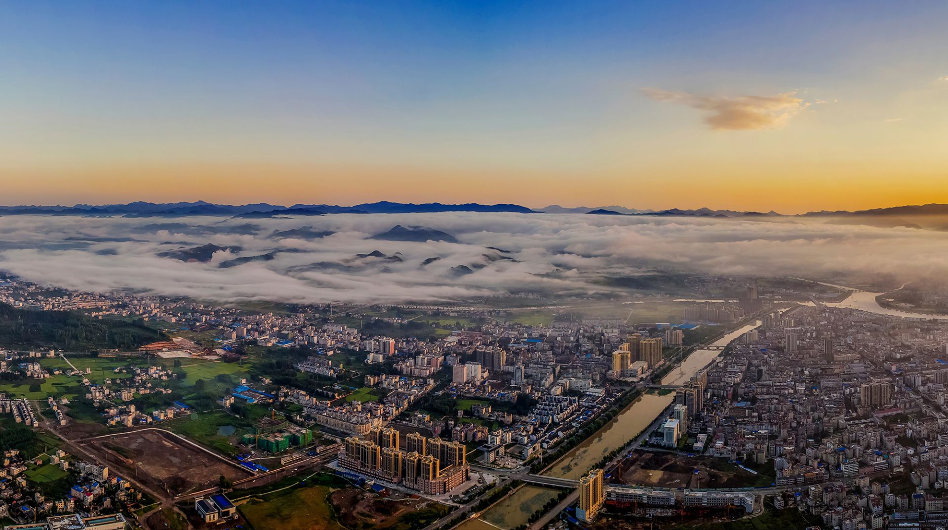 沿着风光之路看湖北直把荒山变金山
