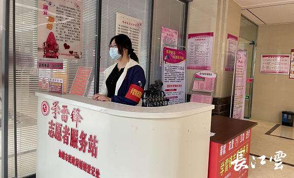 "当日,夫妻二人带着户口本,抱着咨询的目的来到婚姻登记处,工作人员从