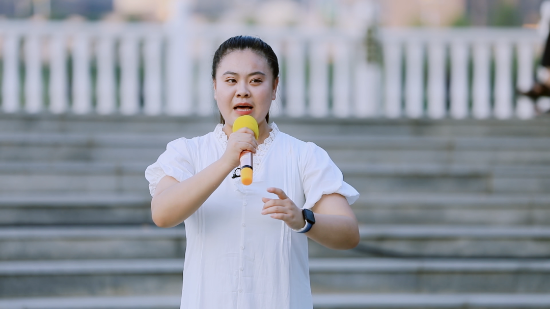 老旦演员杨宇萌来自晋城市上党梆子剧院的她就是晋城市青年演员大赛