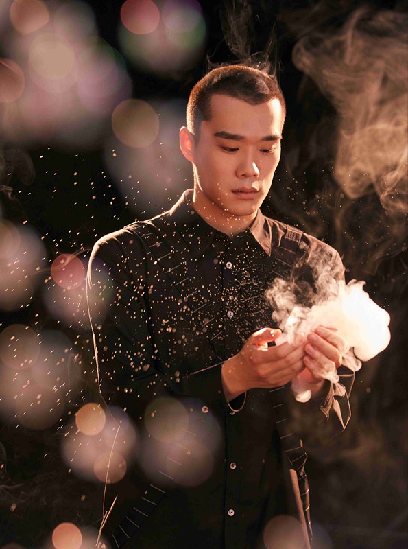 耿斯汉首专躯壳人生正式上线三重门概念mv释出自爱人生