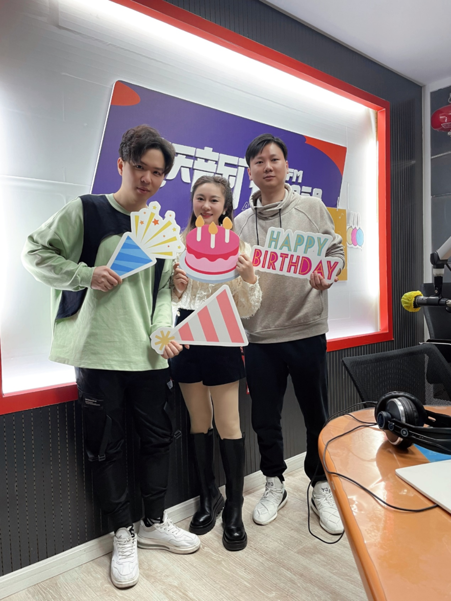 主持人:小昕,李小雷电波兄妹超神会员:傻仔今天我们来回顾一下,一些