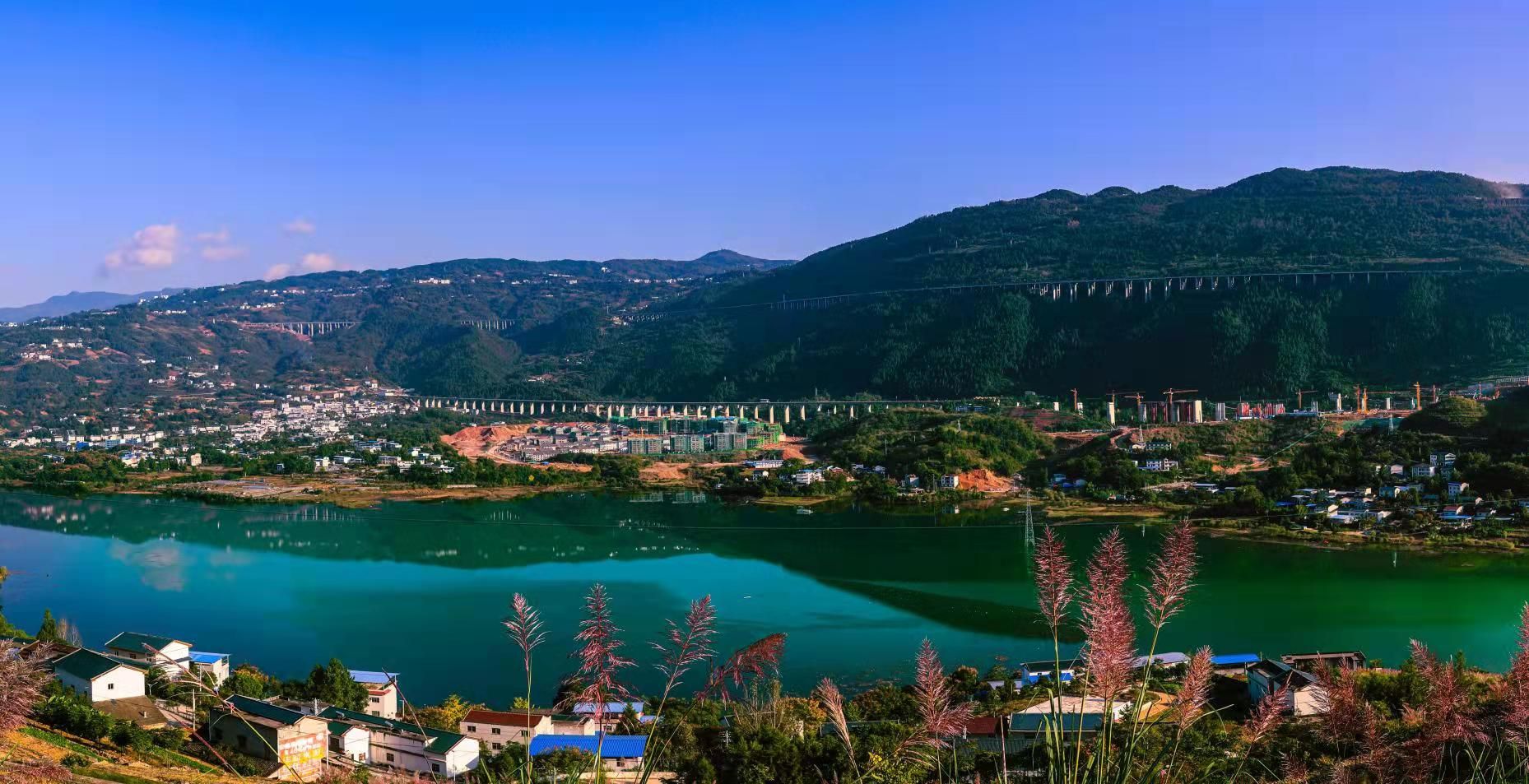 巴东层林尽染美轮美奂