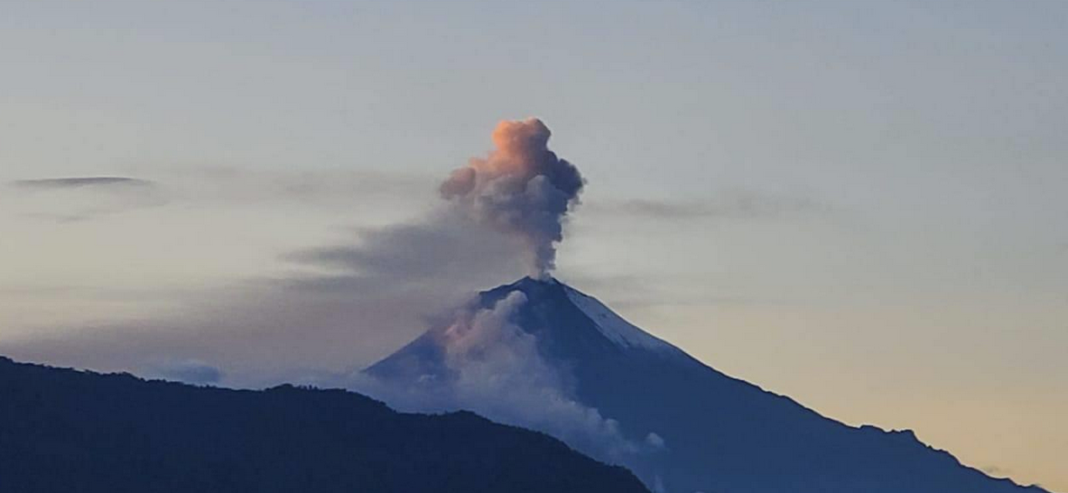 厄瓜多尔桑盖火山喷发火山灰或影响多省