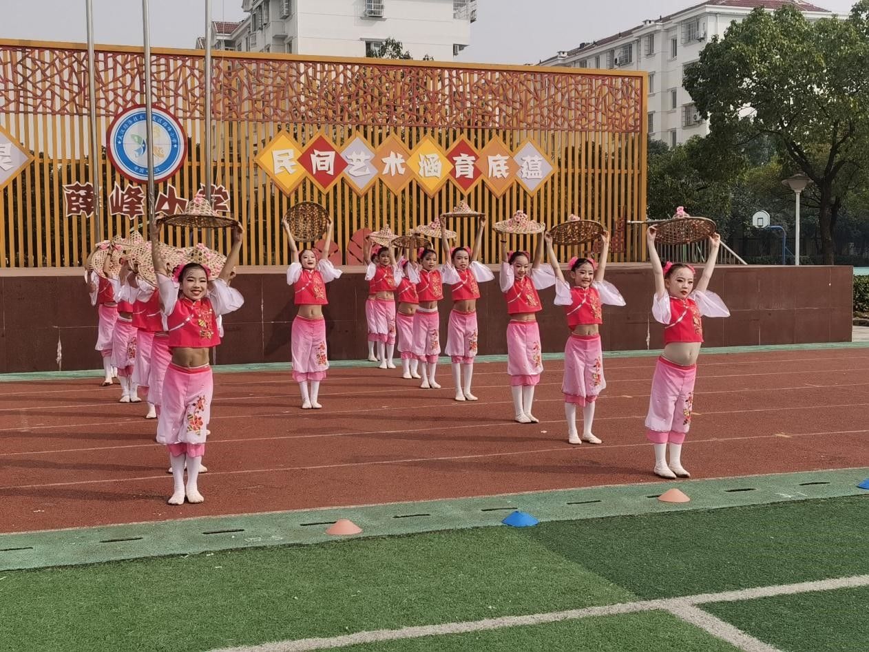 湖北教育新闻丨舞动绚丽风采展现民间艺术武汉经济技术开发区薛峰小学