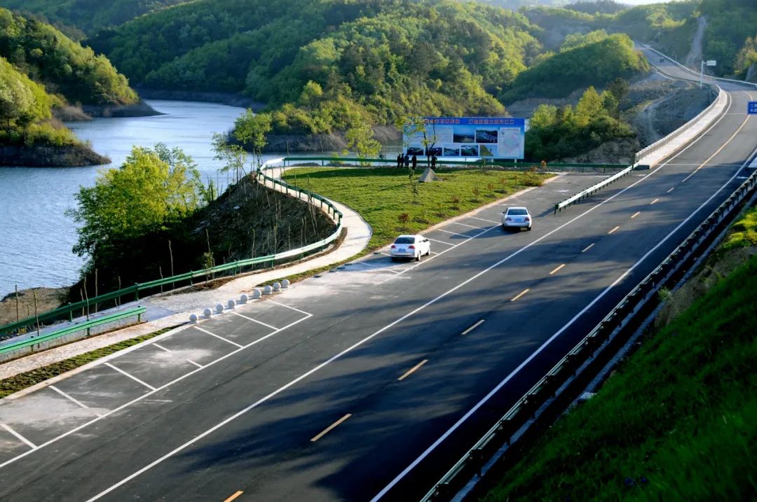 湖北"醉"美公路 | 丹江口市环库公路,一江碧水穿城过!_长江云 - 湖北