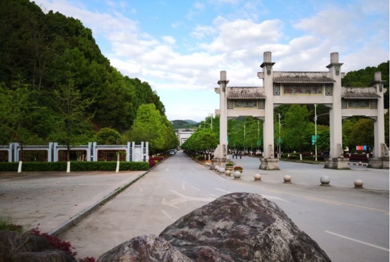 红色书香恩施高中的红色基因