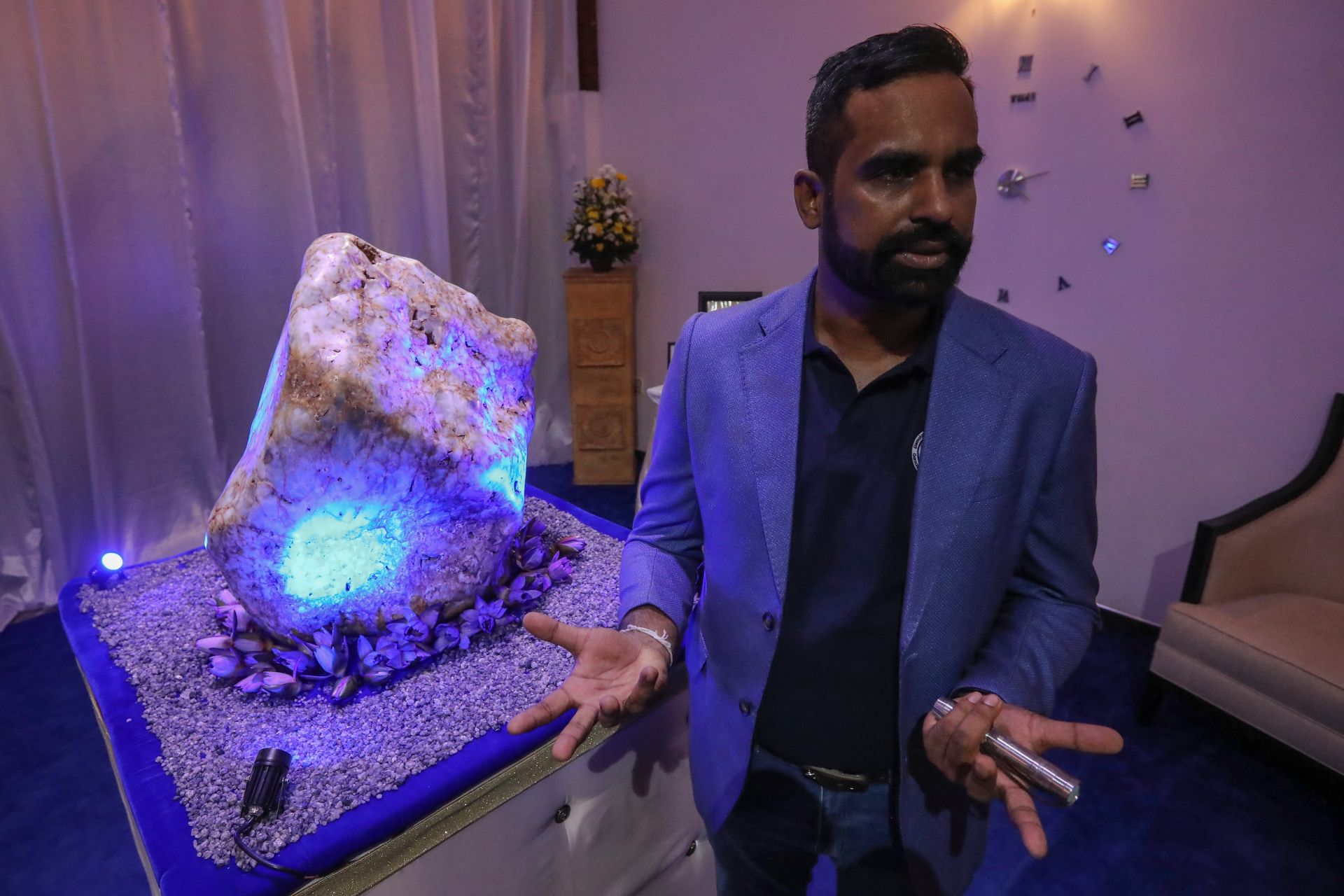 斯里兰卡发现世界最大单体蓝宝石被誉为亚洲女王