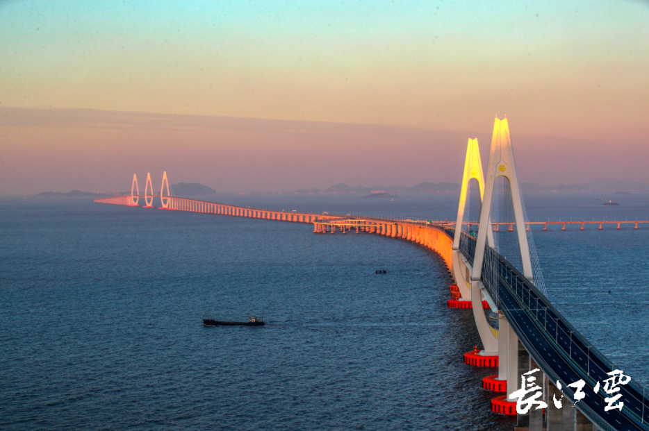 岱山通過舟岱大橋,富翅門大橋與舟山跨海大橋相連,接寧波繞城高速