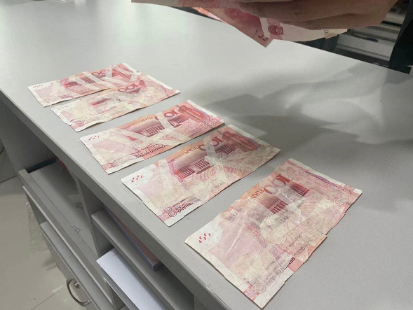 湖北教育新闻7岁男孩把6000元钱撕成碎片后来