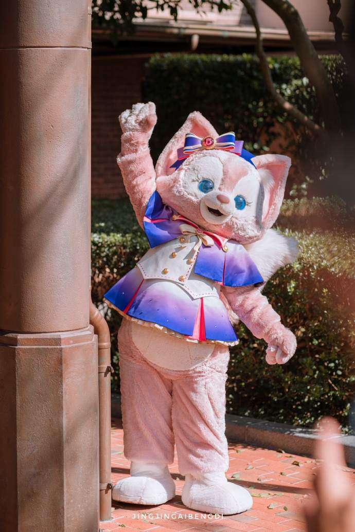 而且会为人偶的互动热情不足感到忿忿不平,为了不同的扮演者拉踩互怼