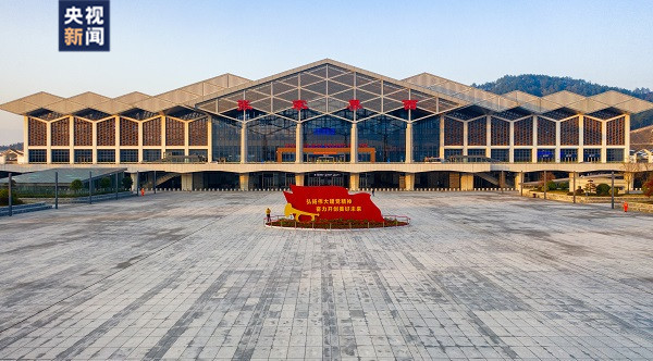 共设张家界西,芙蓉镇,古丈西,吉首东,凤凰古城,麻阳西,怀化南站7个