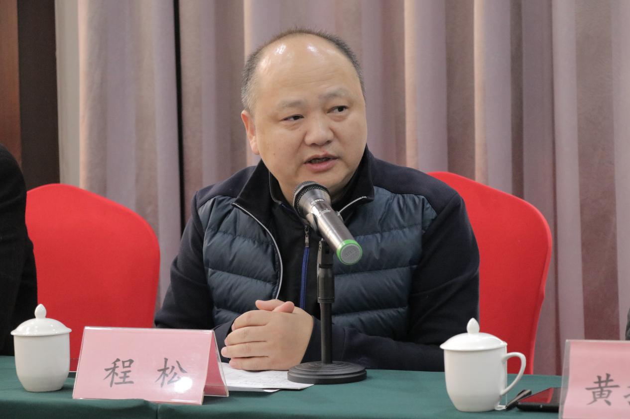 湖北长江垄上传媒集团党委委员,副总经理程松介绍了垄上多年对农服务