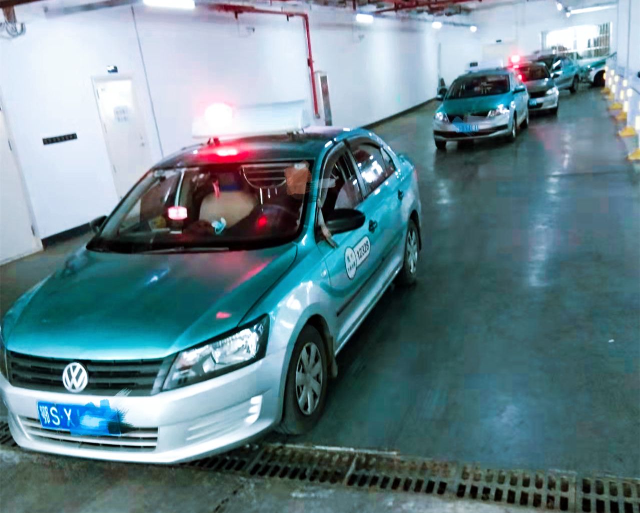 湖北多地出租车司机反映车险保费明降暗升行业困局该如何破解