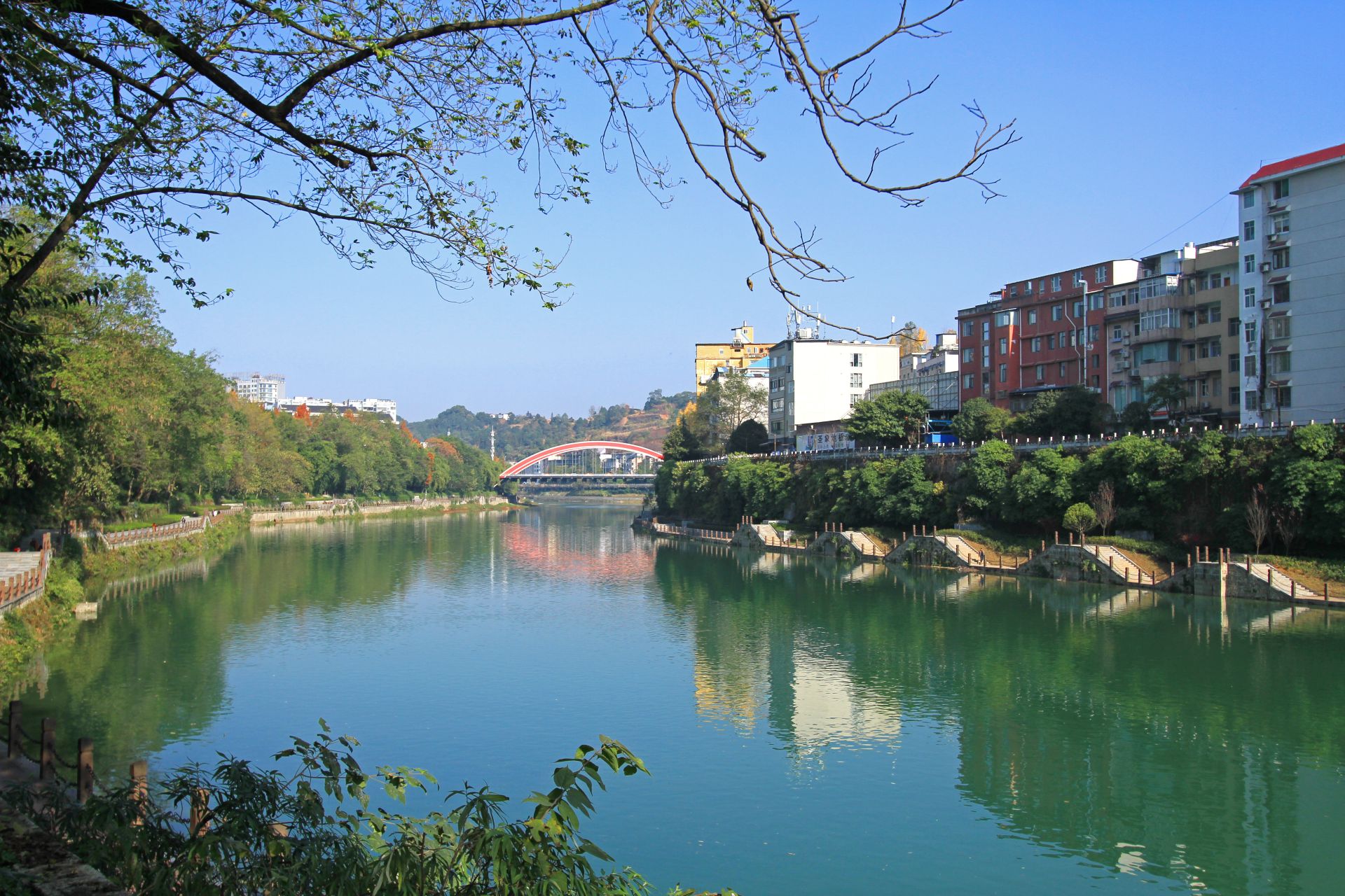 极美湖北每日一景丨湖北恩施城水相融美如画